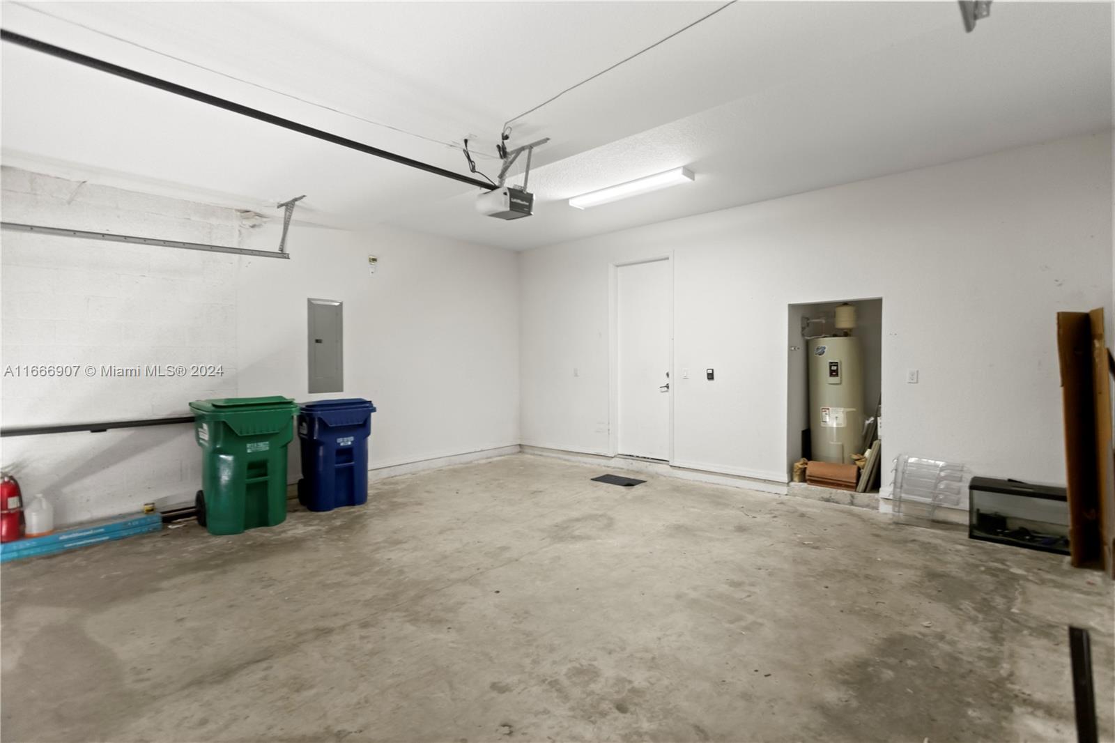 CHAMPION LAKES - Residential Lease