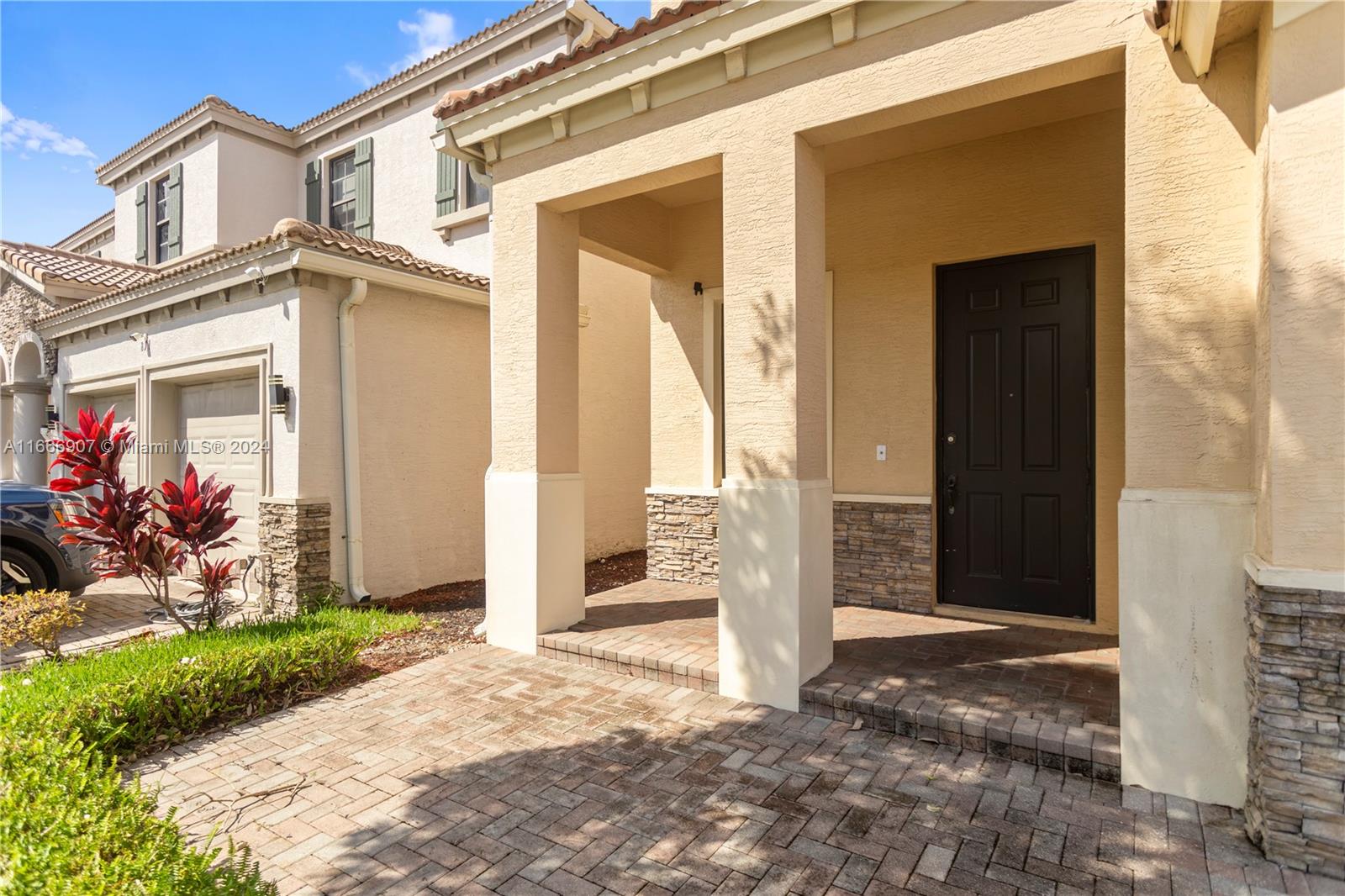 CHAMPION LAKES - Residential Lease