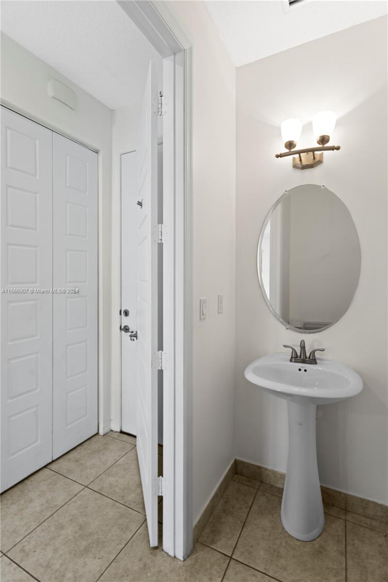 CHAMPION LAKES - Residential Lease