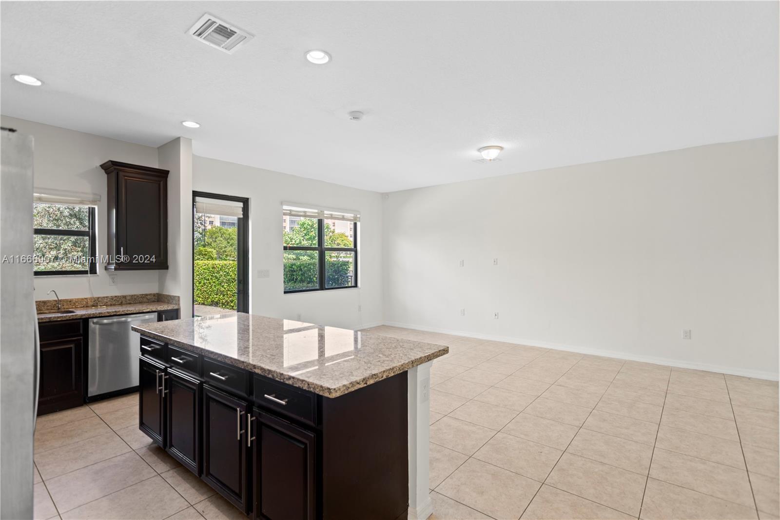 CHAMPION LAKES - Residential Lease