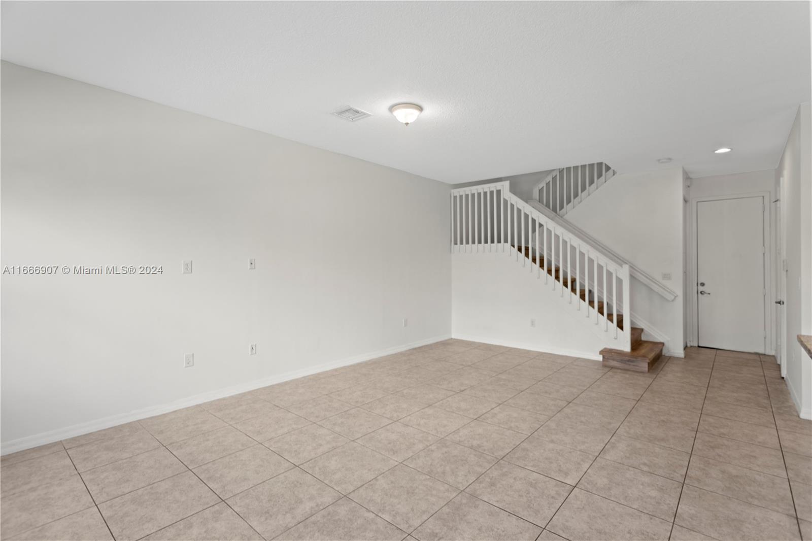 CHAMPION LAKES - Residential Lease