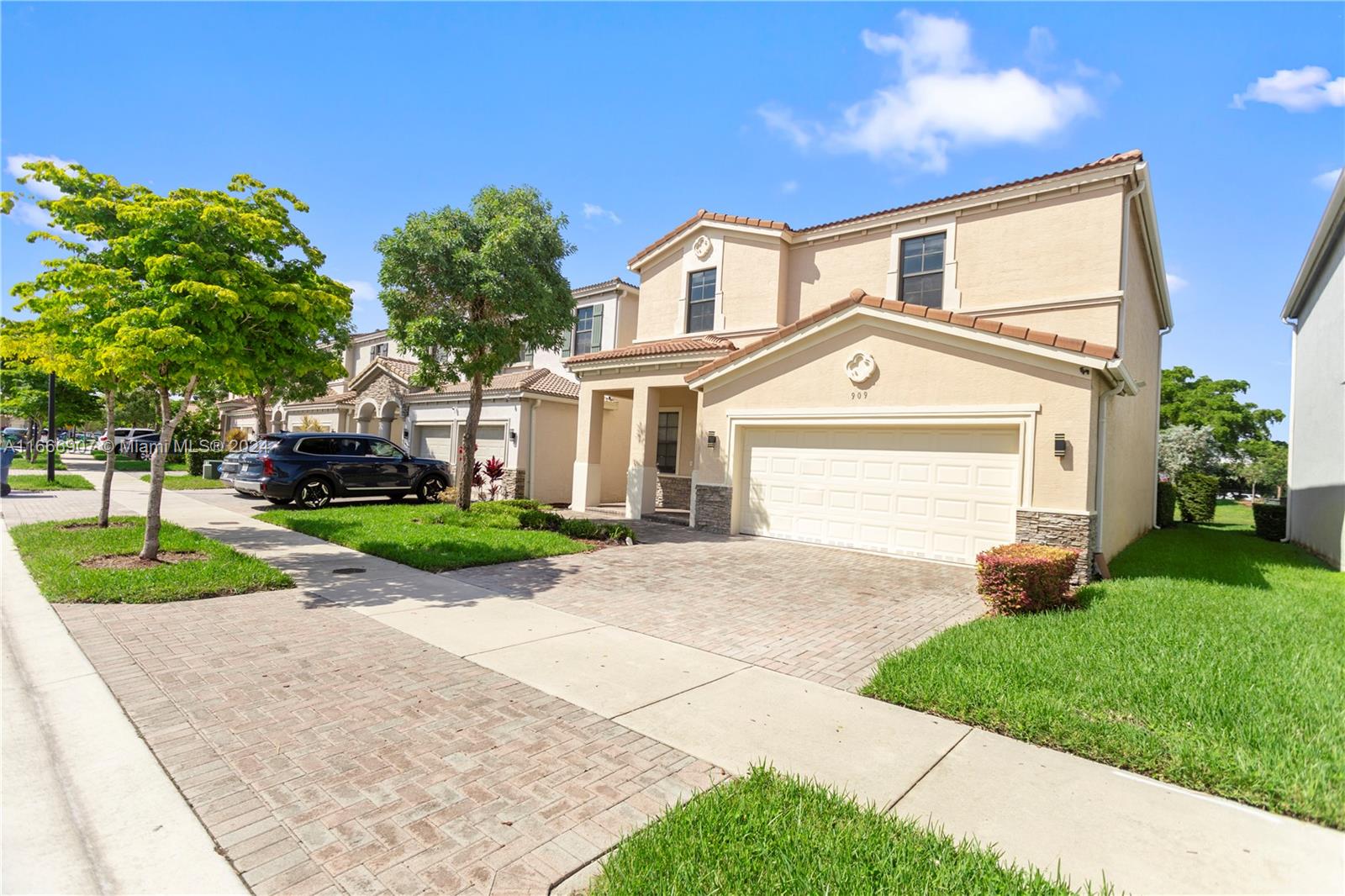 CHAMPION LAKES - Residential Lease