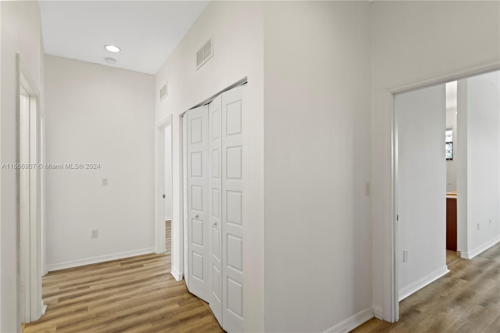 CHAMPION LAKES - Residential Lease