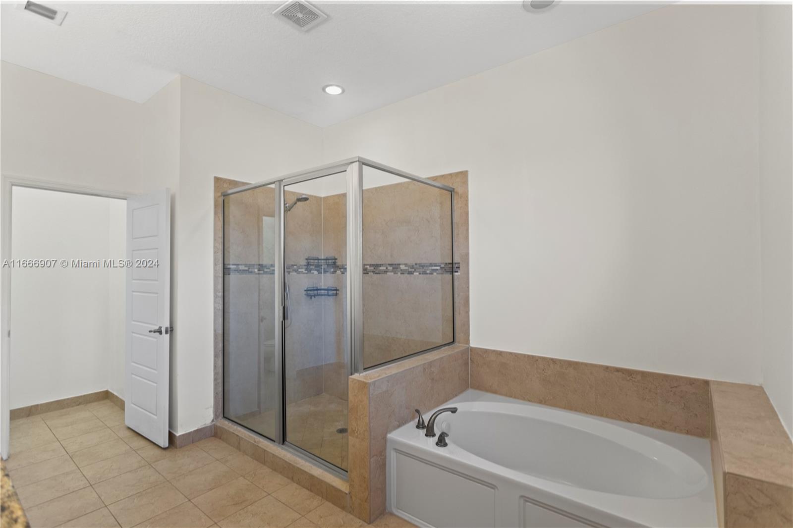 CHAMPION LAKES - Residential Lease