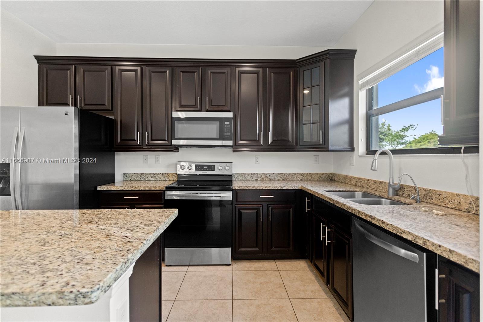 CHAMPION LAKES - Residential Lease