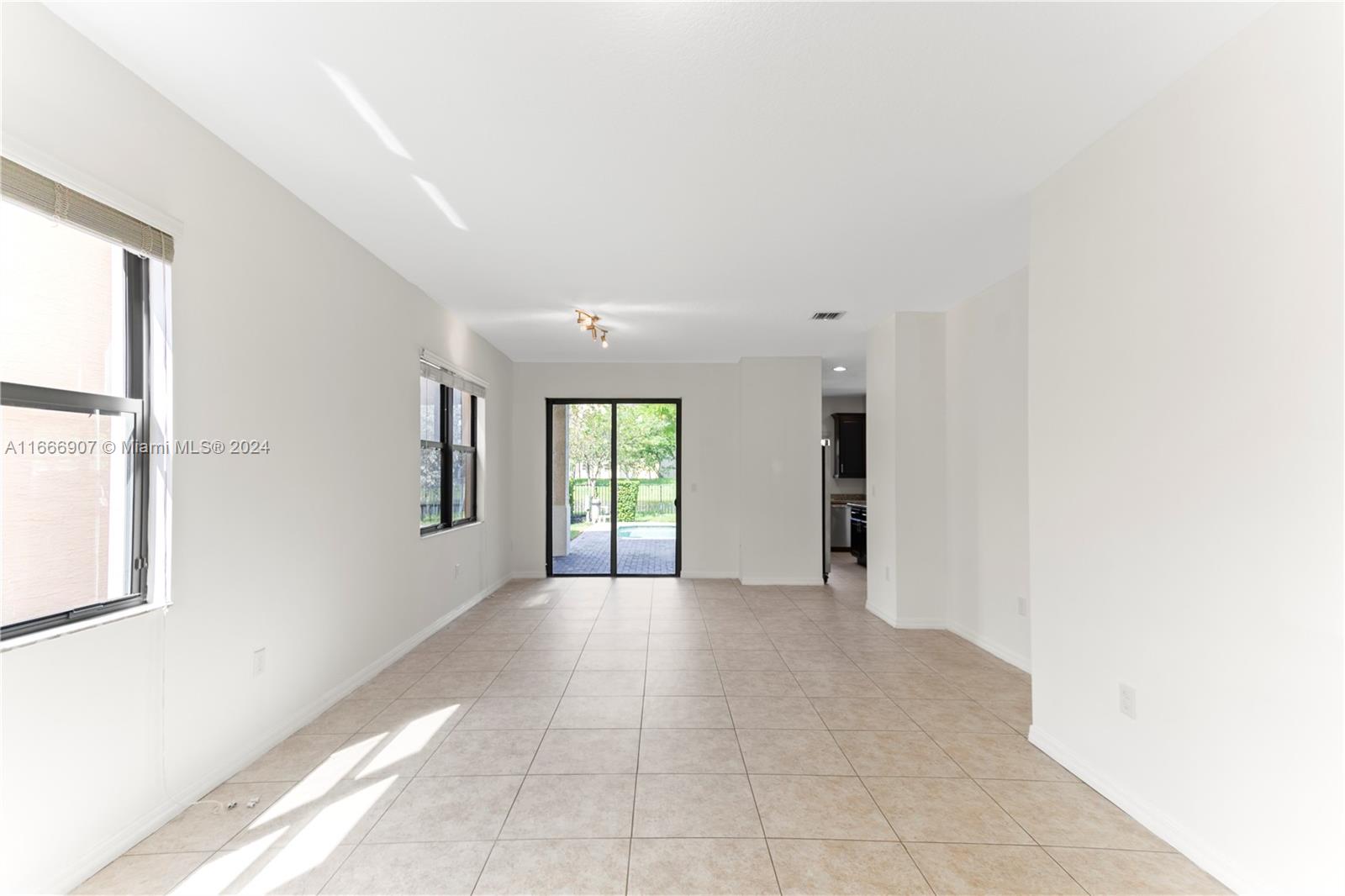 CHAMPION LAKES - Residential Lease