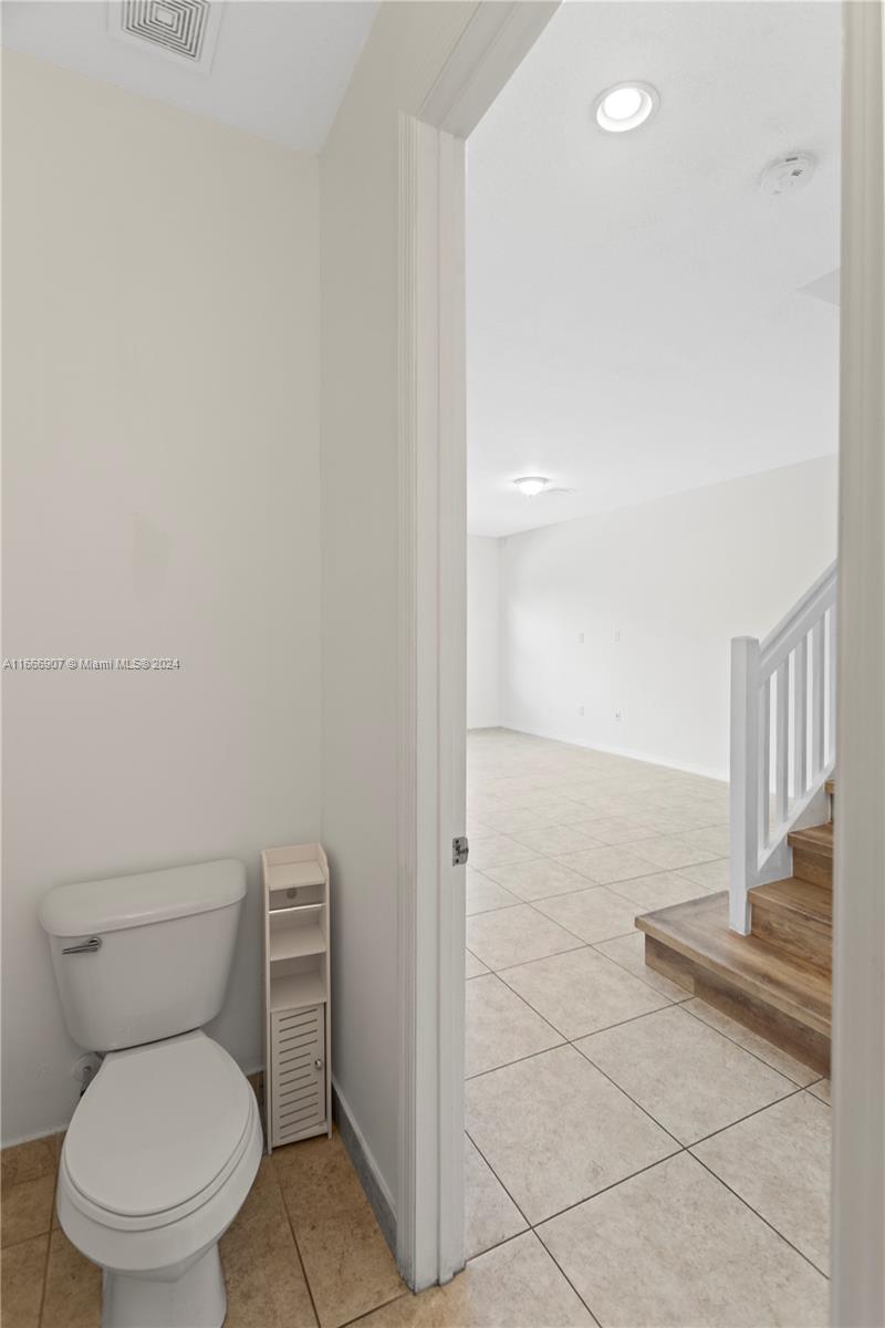 CHAMPION LAKES - Residential Lease