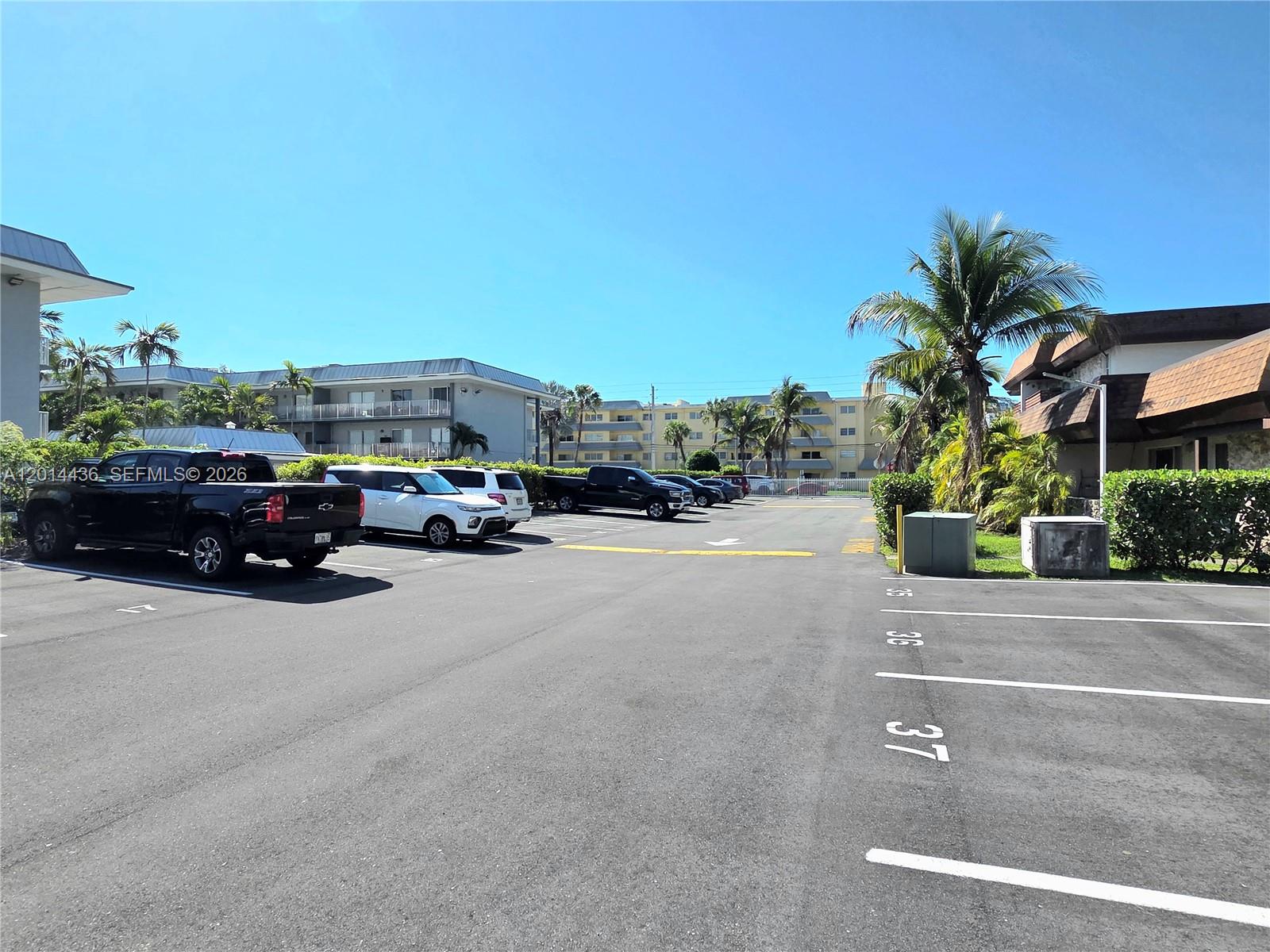 DADELAND CAPRI CONDO - Residential