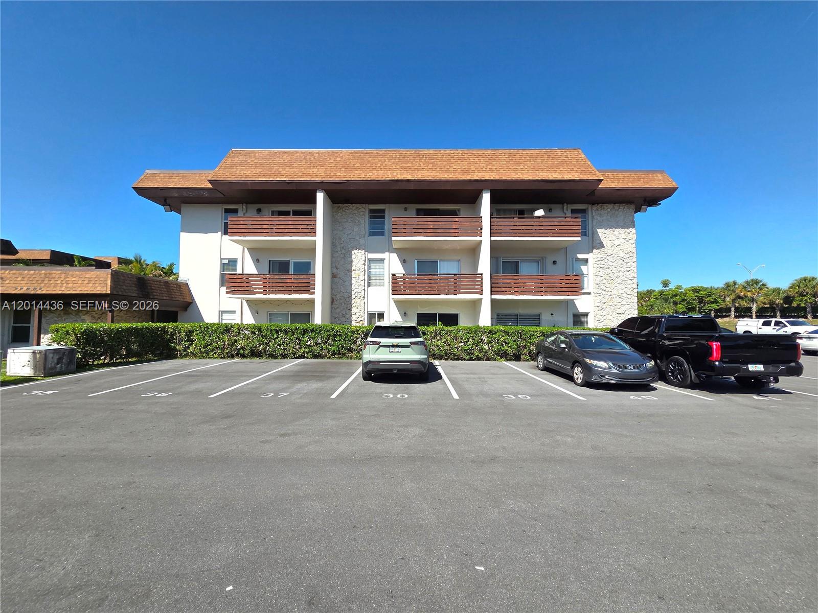 DADELAND CAPRI CONDO - Residential