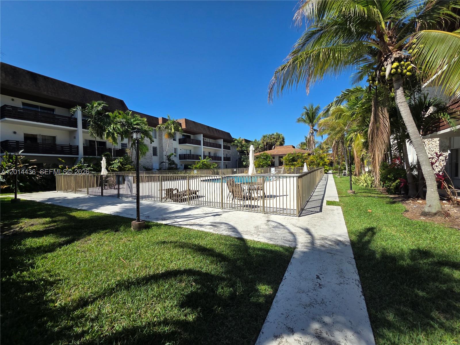 DADELAND CAPRI CONDO - Residential