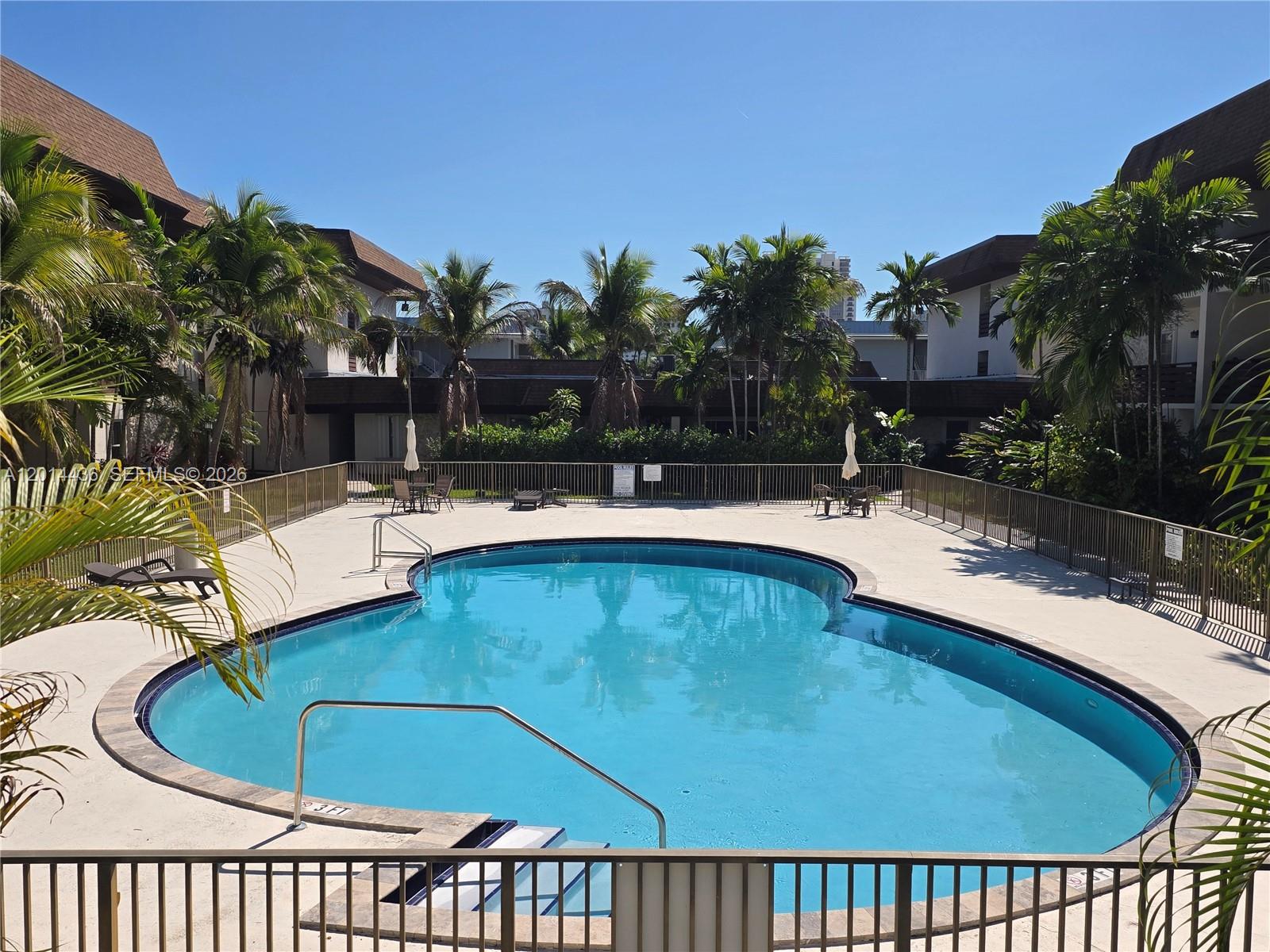 DADELAND CAPRI CONDO - Residential