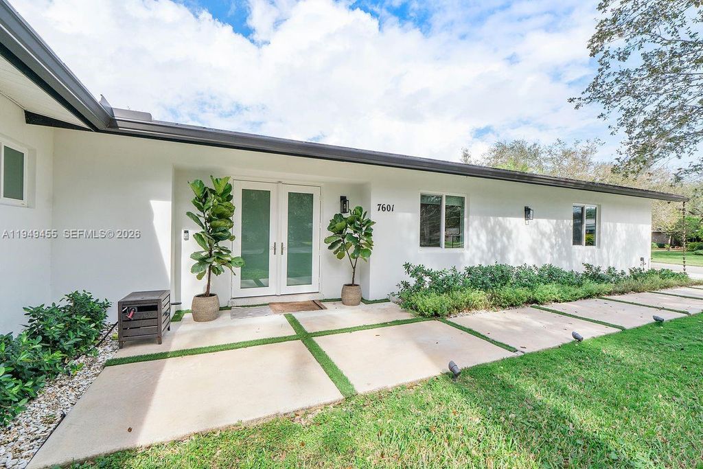 Photo of 7601 SW 165th Ter, Palmetto Bay, FL 33157 (MLS # A11949455)