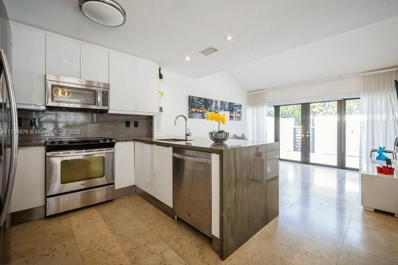 21216 Harbor Way 153-15