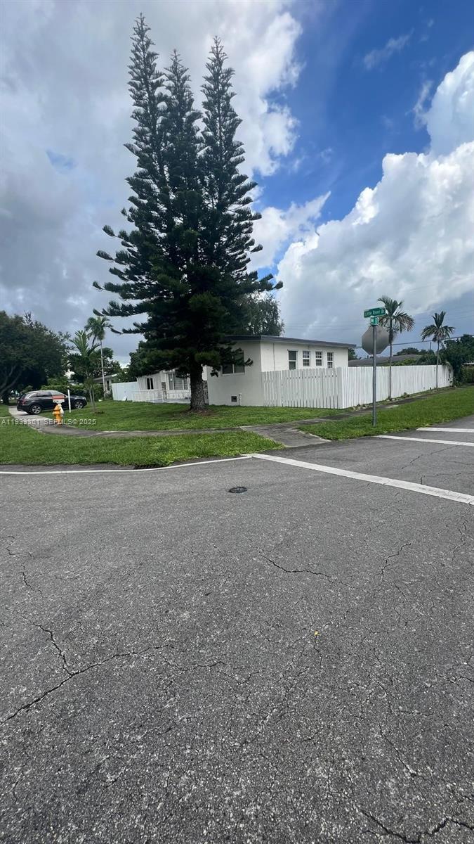 CRAVERO LAKE SHORE ESTATE - Residential Lease