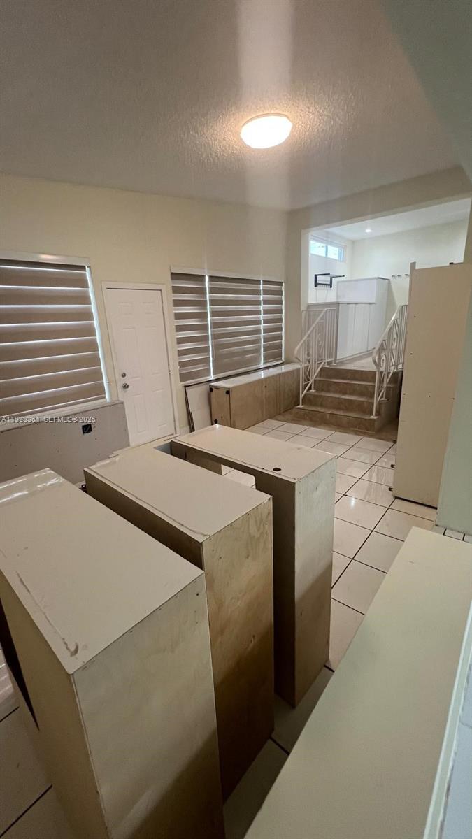 CRAVERO LAKE SHORE ESTATE - Residential Lease