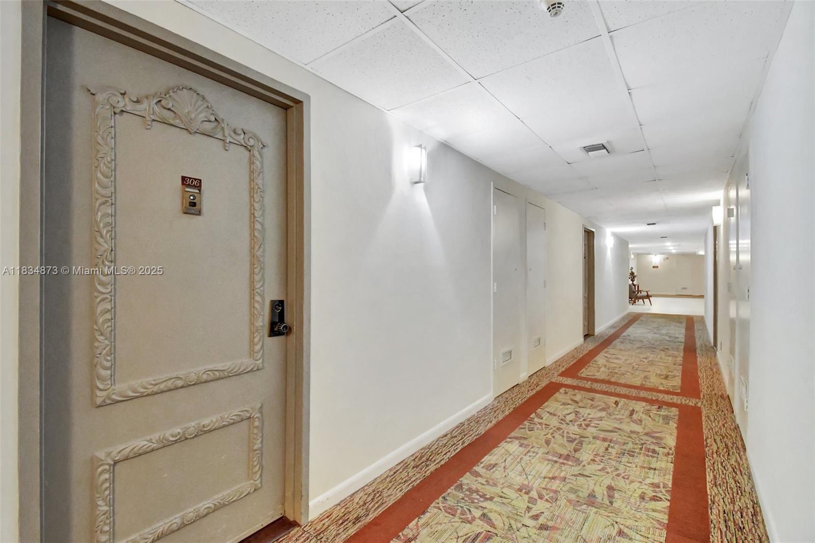 4350 Hillcrest Dr 306