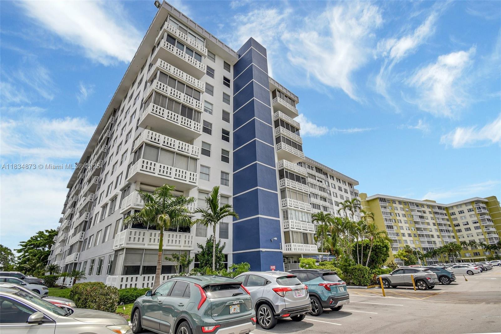 4350 Hillcrest Dr 306