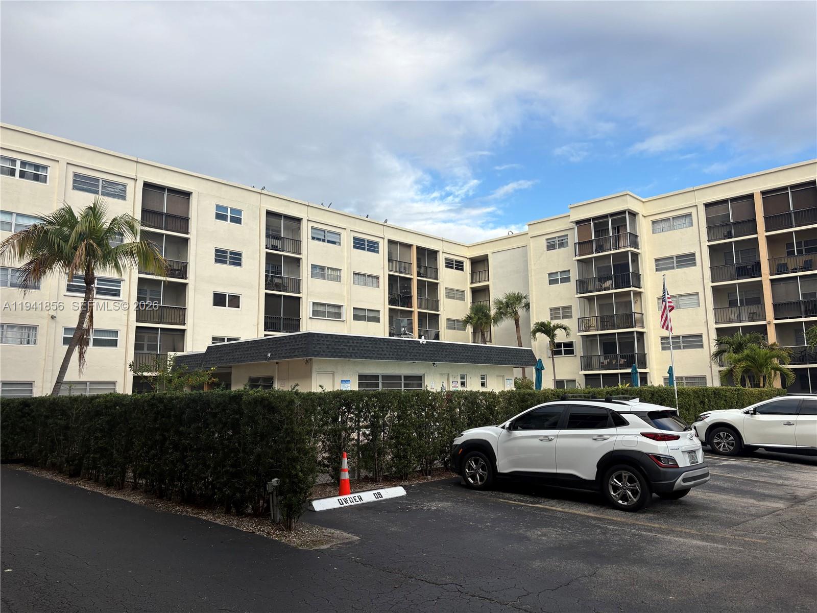 PARKSIDE TOWERS CONDO - Residential