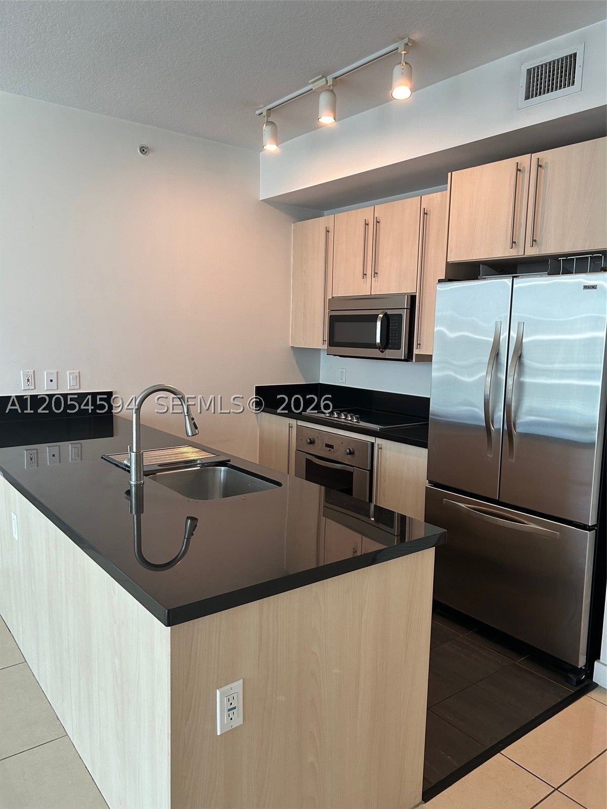 1111 SW 1st Ave 3816