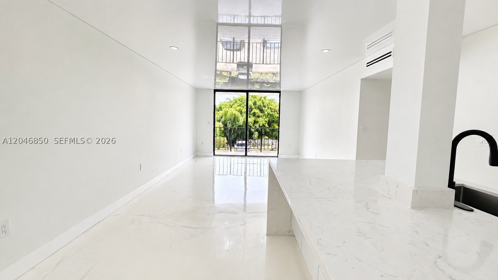 9682 Fontainebleau Blvd 203, Miami FL 33172