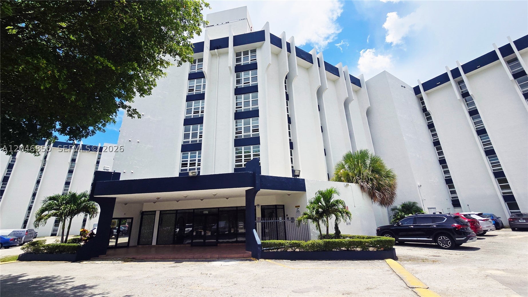 9682 Fontainebleau Blvd