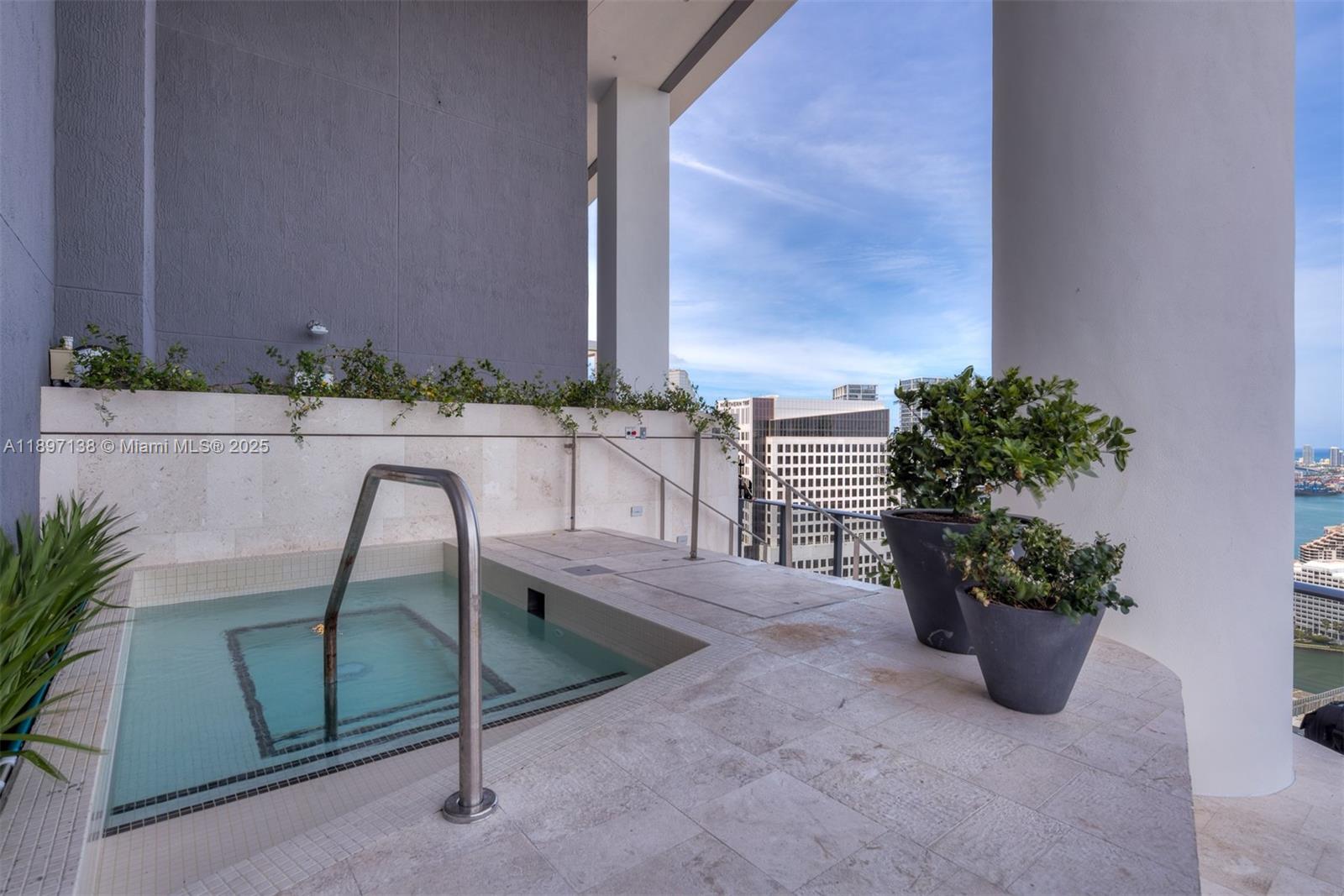 801 SMA DESIGNER SUITES C - Residential