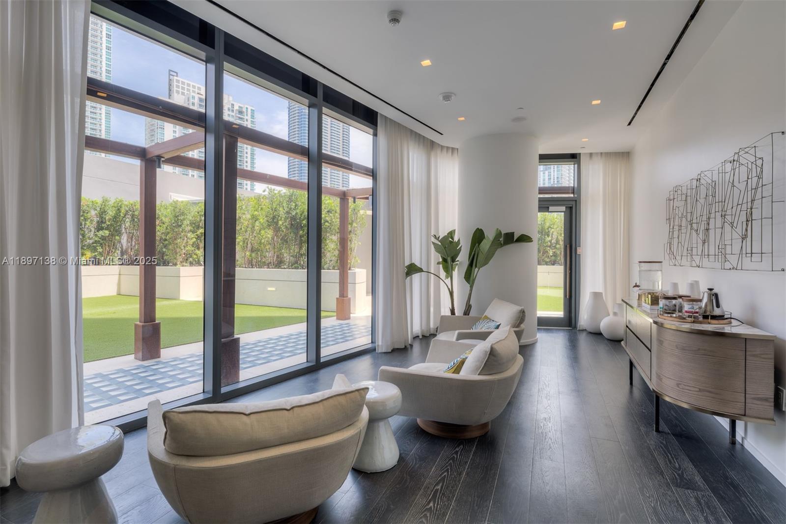 801 SMA DESIGNER SUITES C - Residential