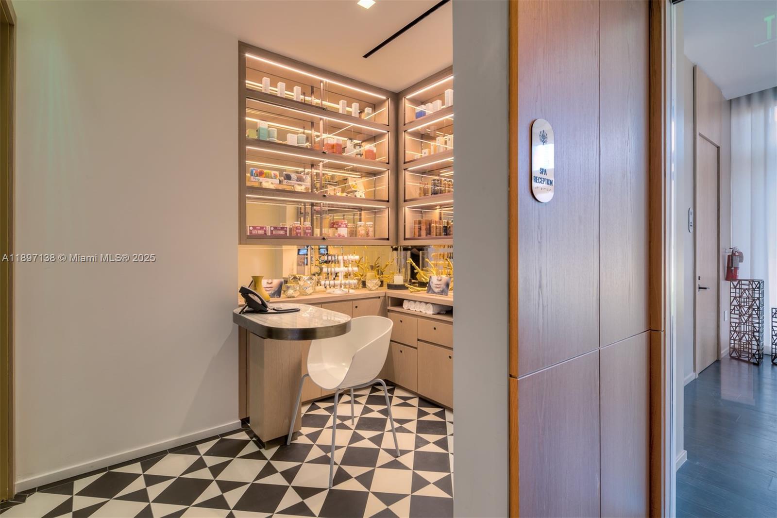 801 SMA DESIGNER SUITES C - Residential