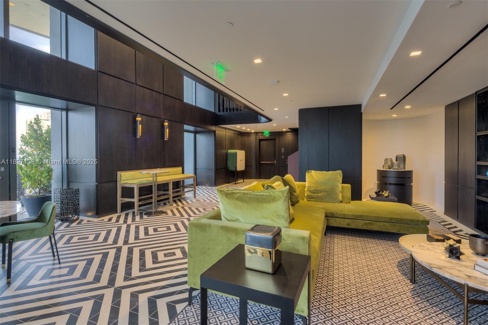 801 SMA DESIGNER SUITES C - Residential