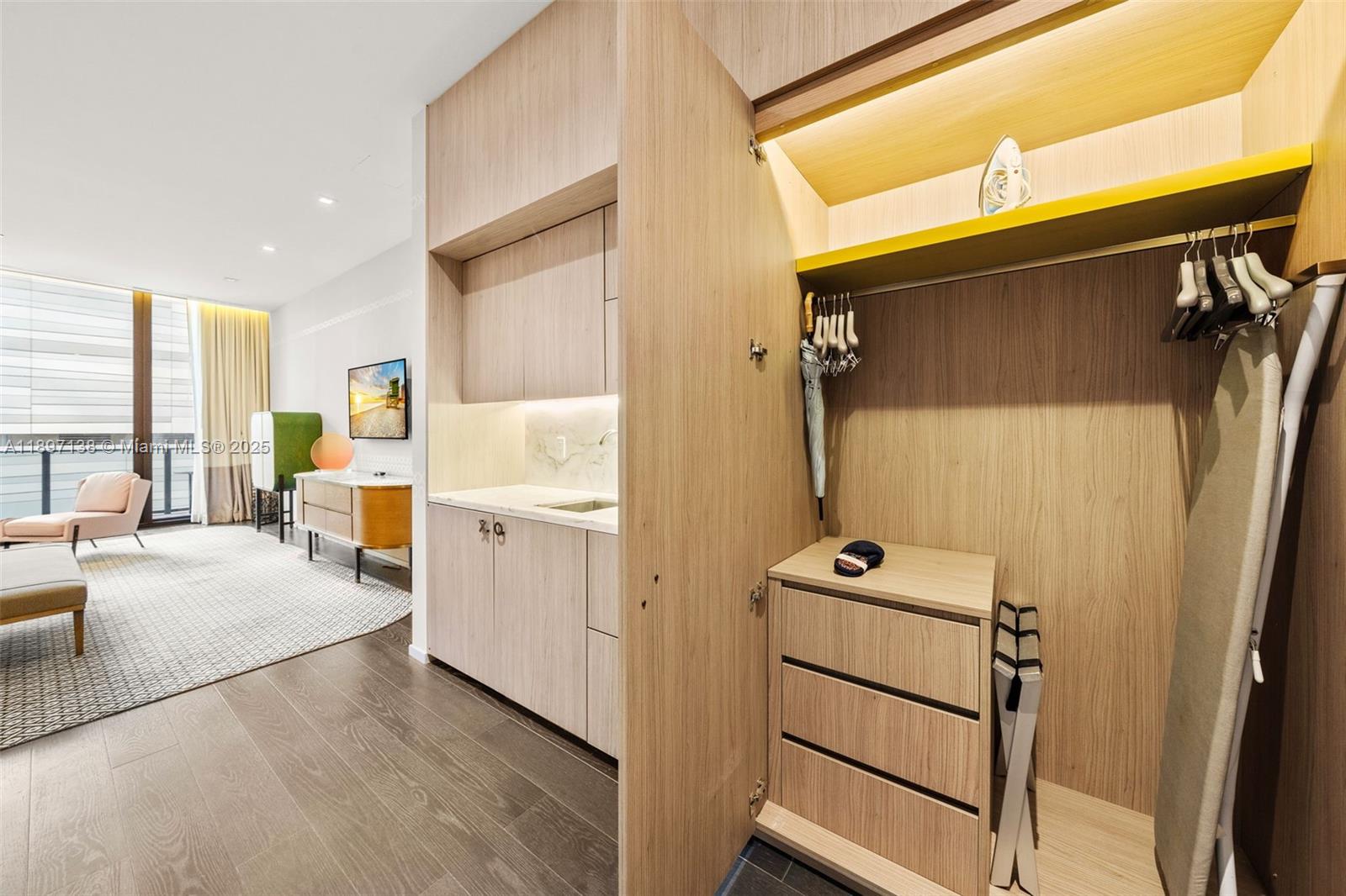 801 SMA DESIGNER SUITES C - Residential