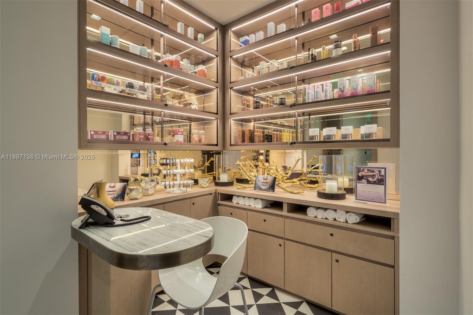 801 SMA DESIGNER SUITES C - Residential