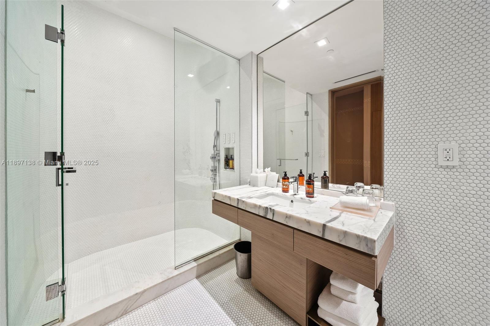 801 SMA DESIGNER SUITES C - Residential