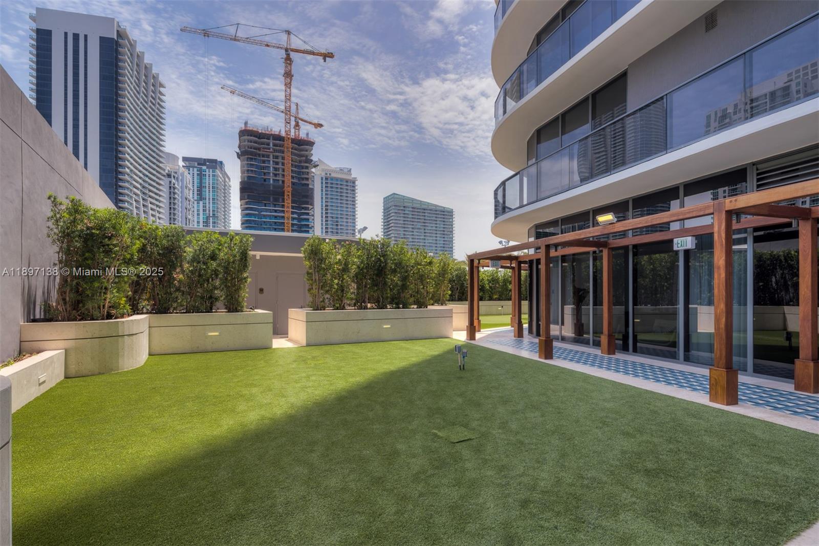 801 SMA DESIGNER SUITES C - Residential