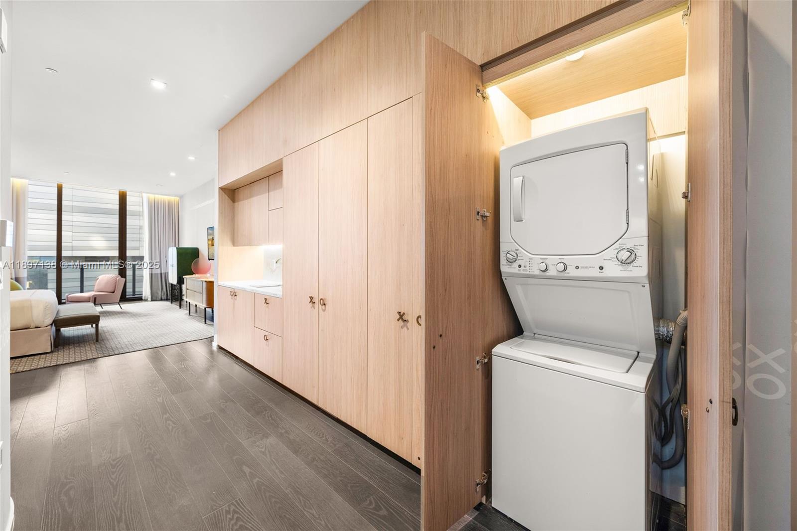 801 SMA DESIGNER SUITES C - Residential