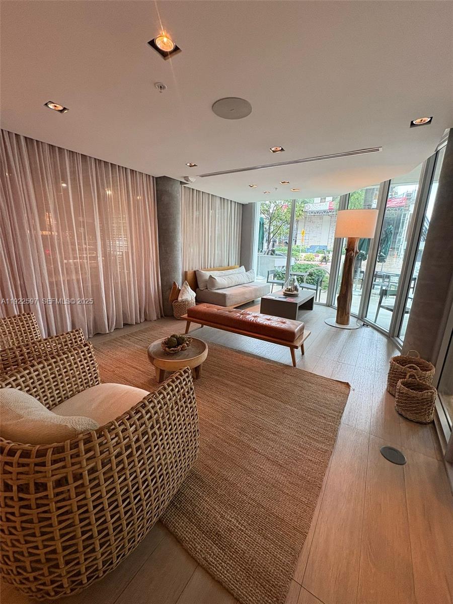 6080 Collins Ave 506