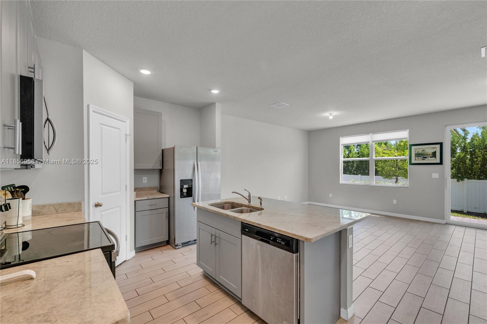 FONTANA TOWNHOMES - Residential