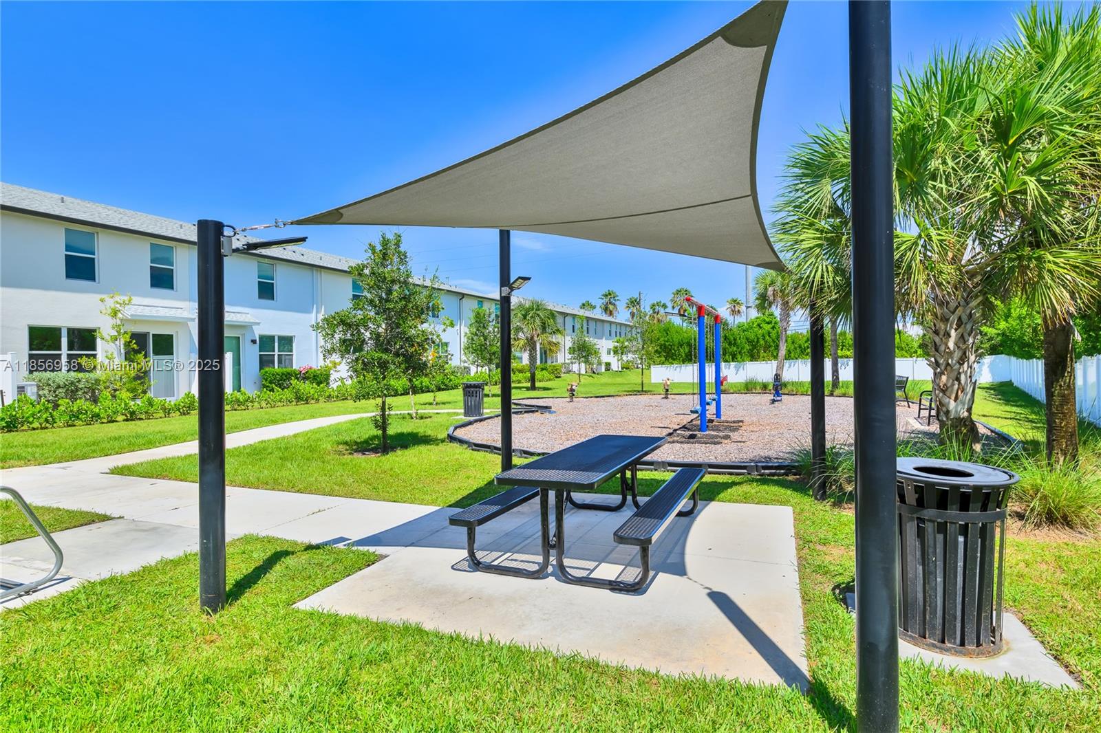 FONTANA TOWNHOMES - Residential