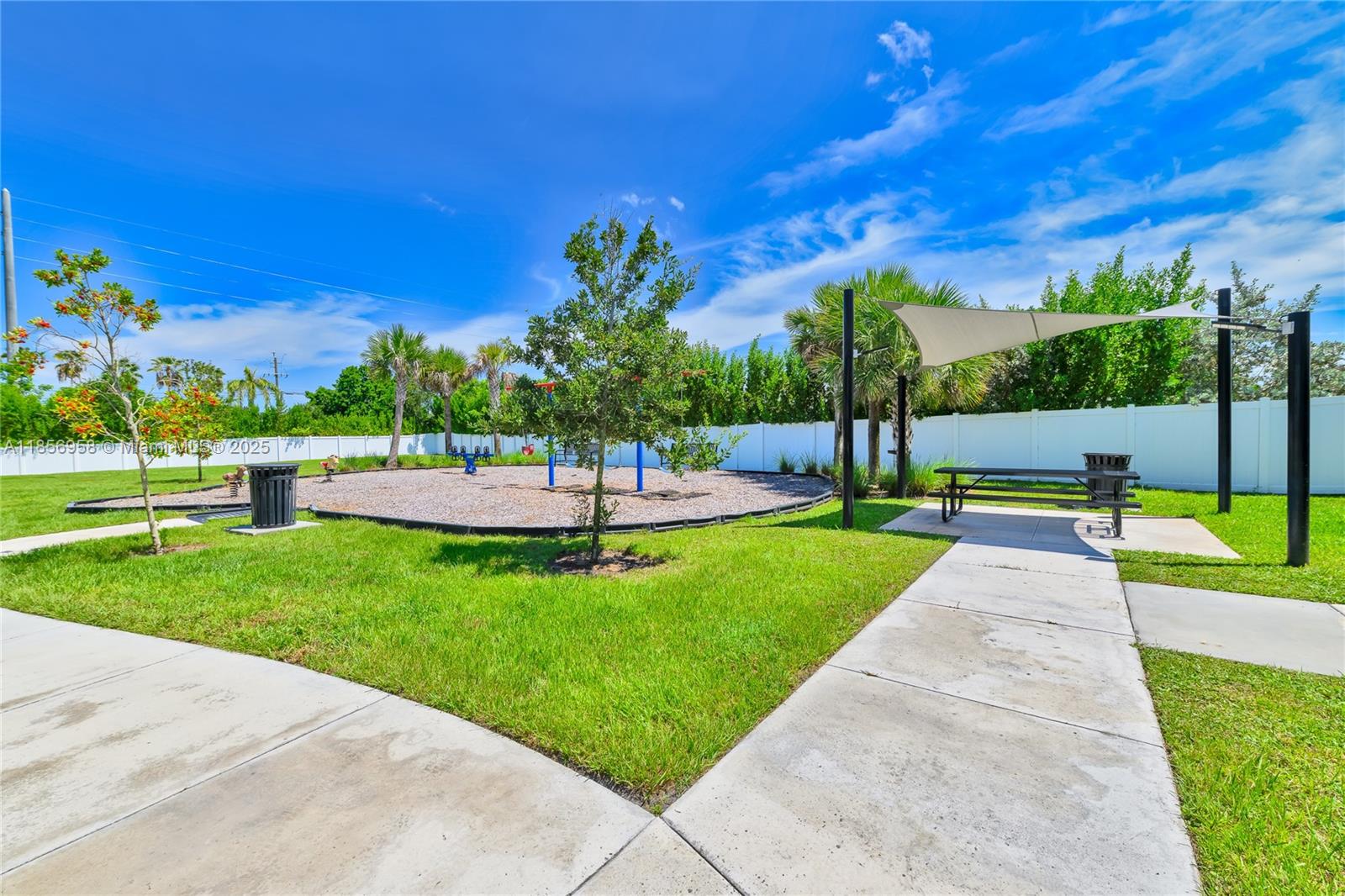 FONTANA TOWNHOMES - Residential