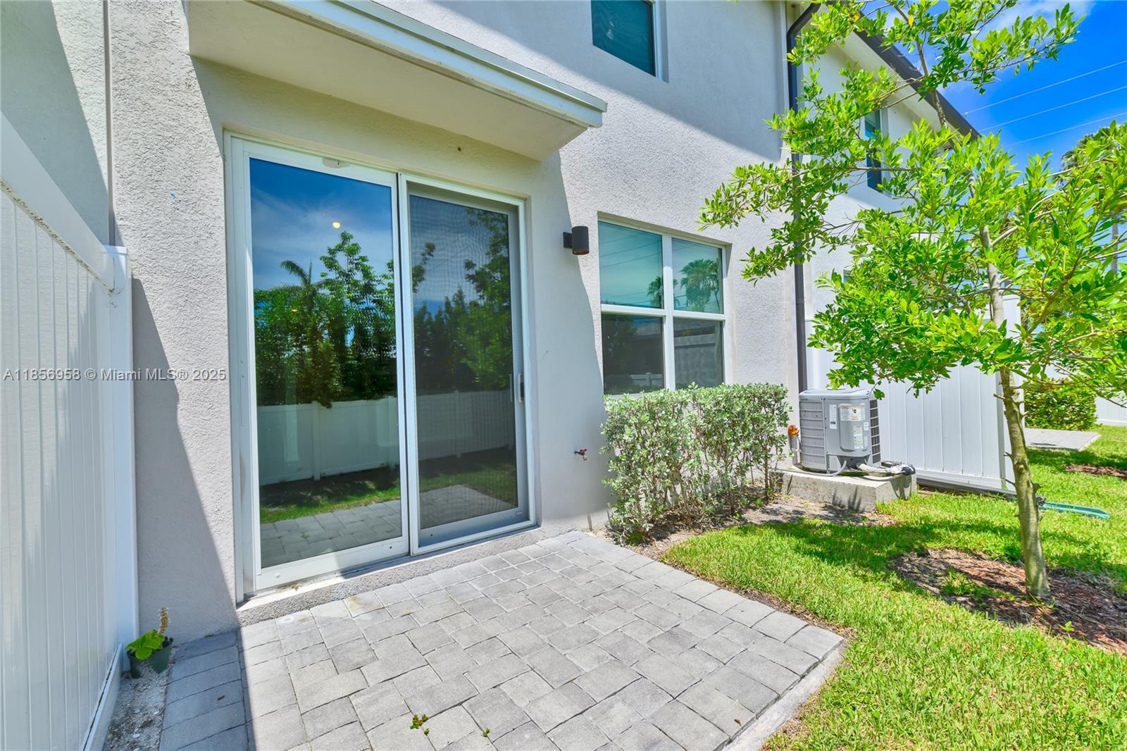 FONTANA TOWNHOMES - Residential