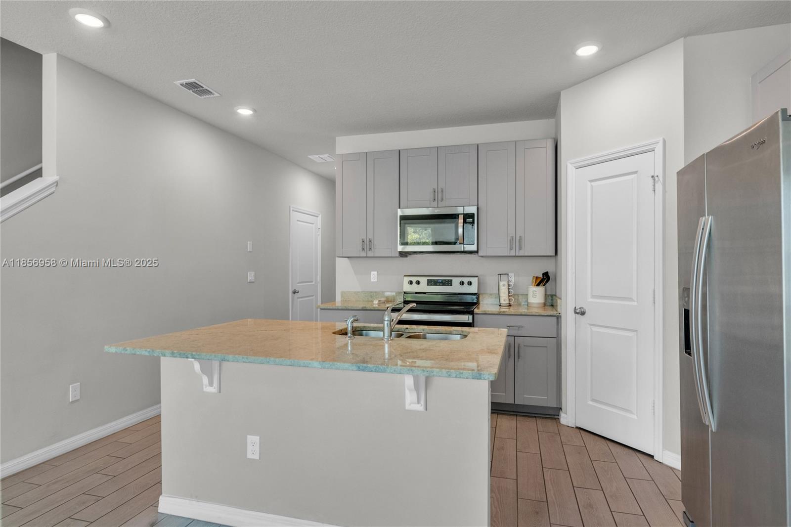 FONTANA TOWNHOMES - Residential