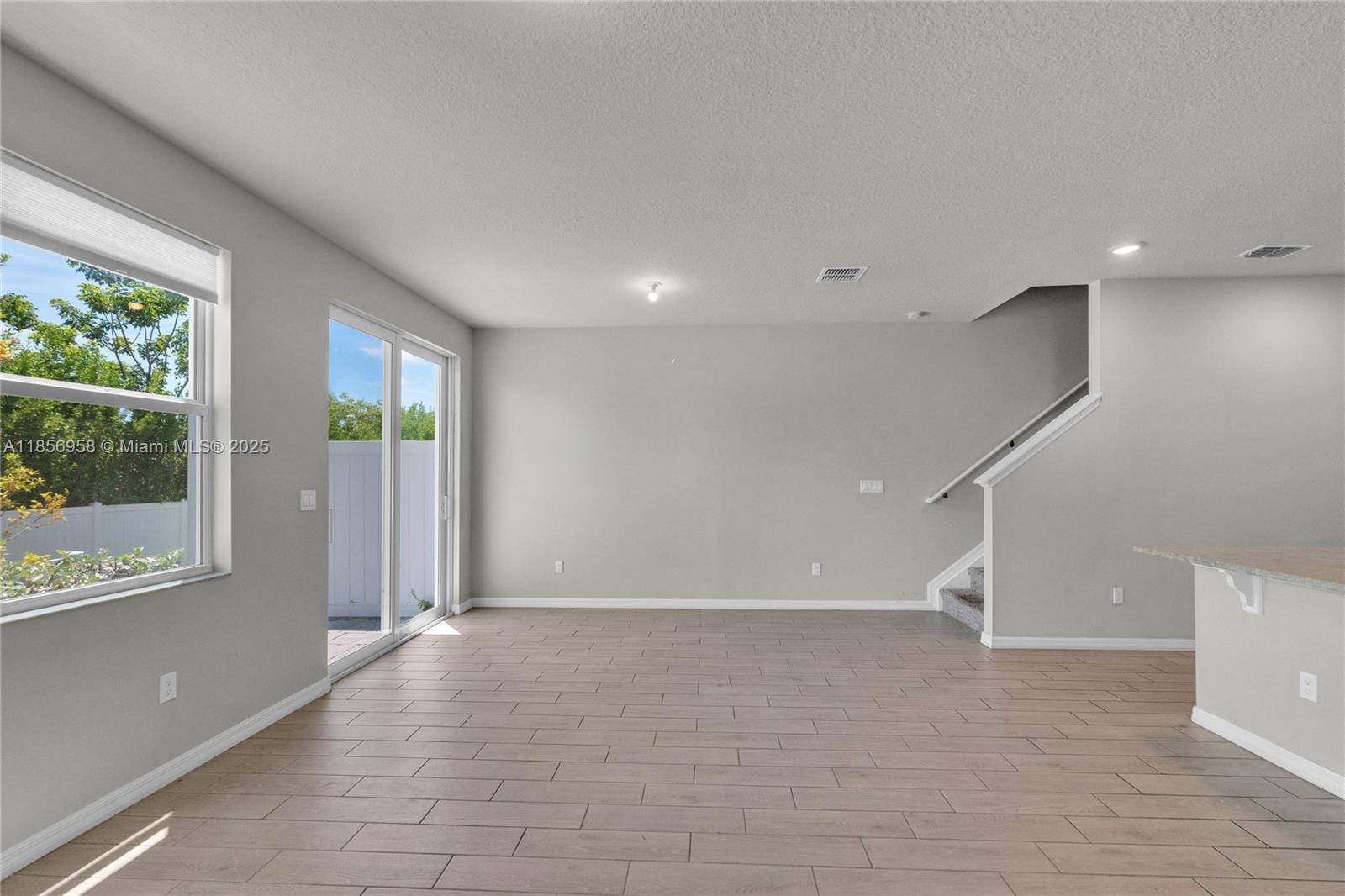 FONTANA TOWNHOMES - Residential