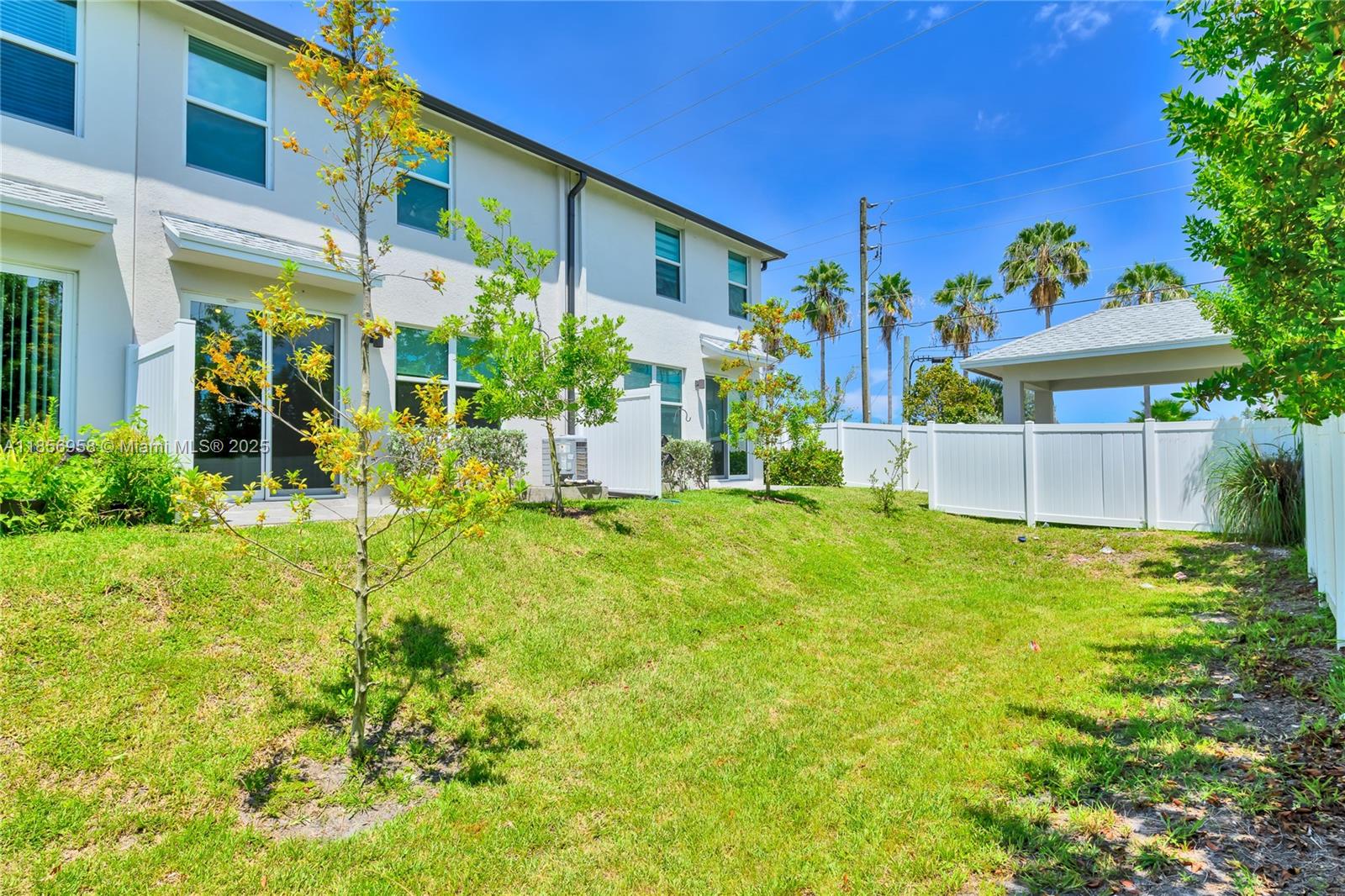 FONTANA TOWNHOMES - Residential