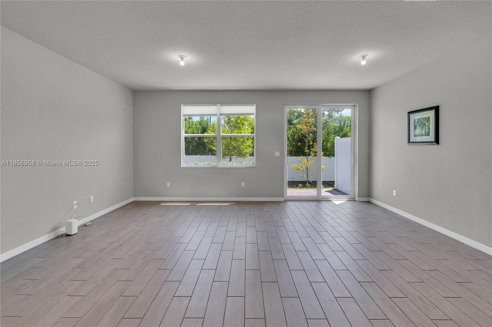 FONTANA TOWNHOMES - Residential