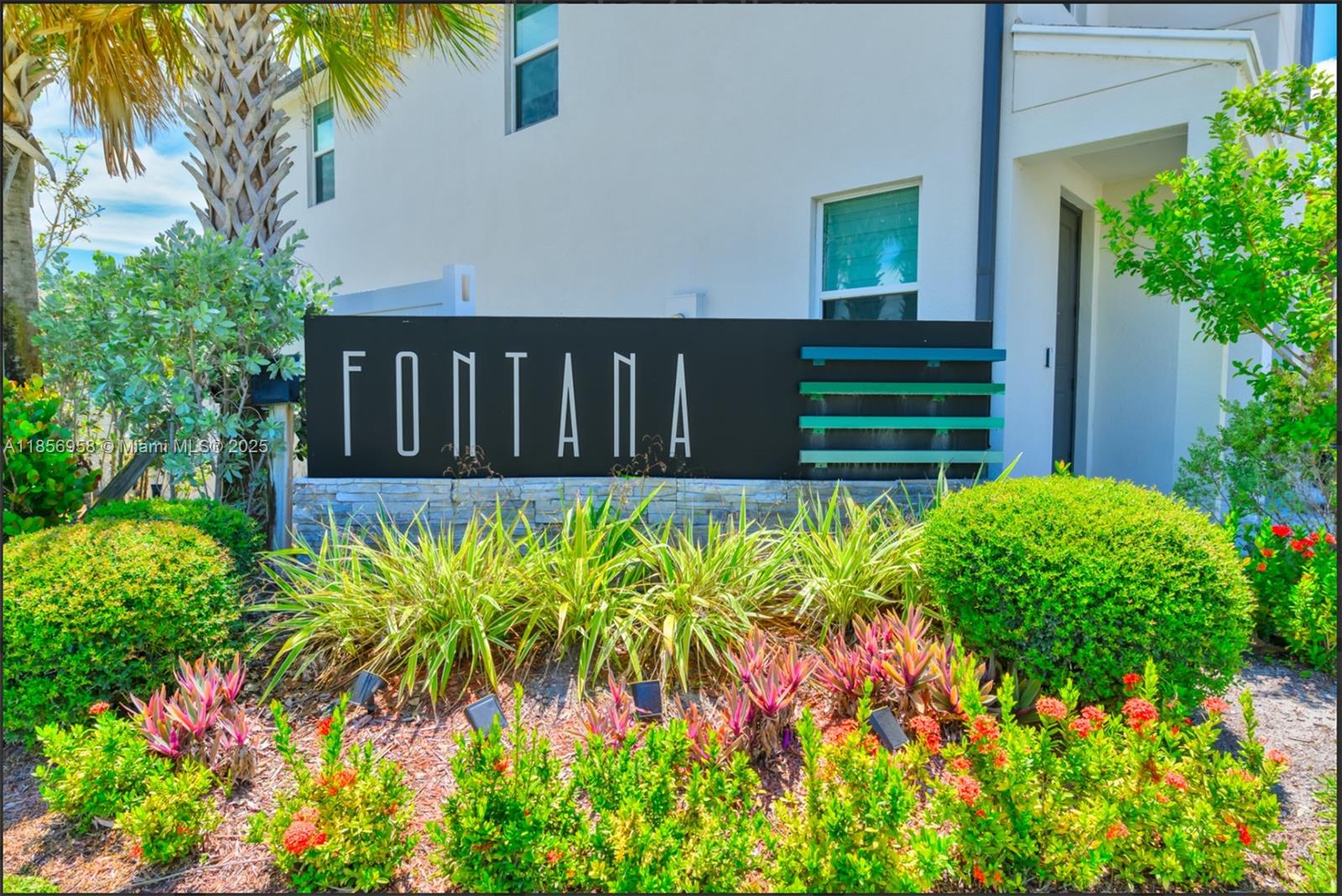 Townhouse is n excellent condition and move in ready. Bring your best offer. For see it, please Text Alberto with 24 hours before for appointment, send your license number and business card