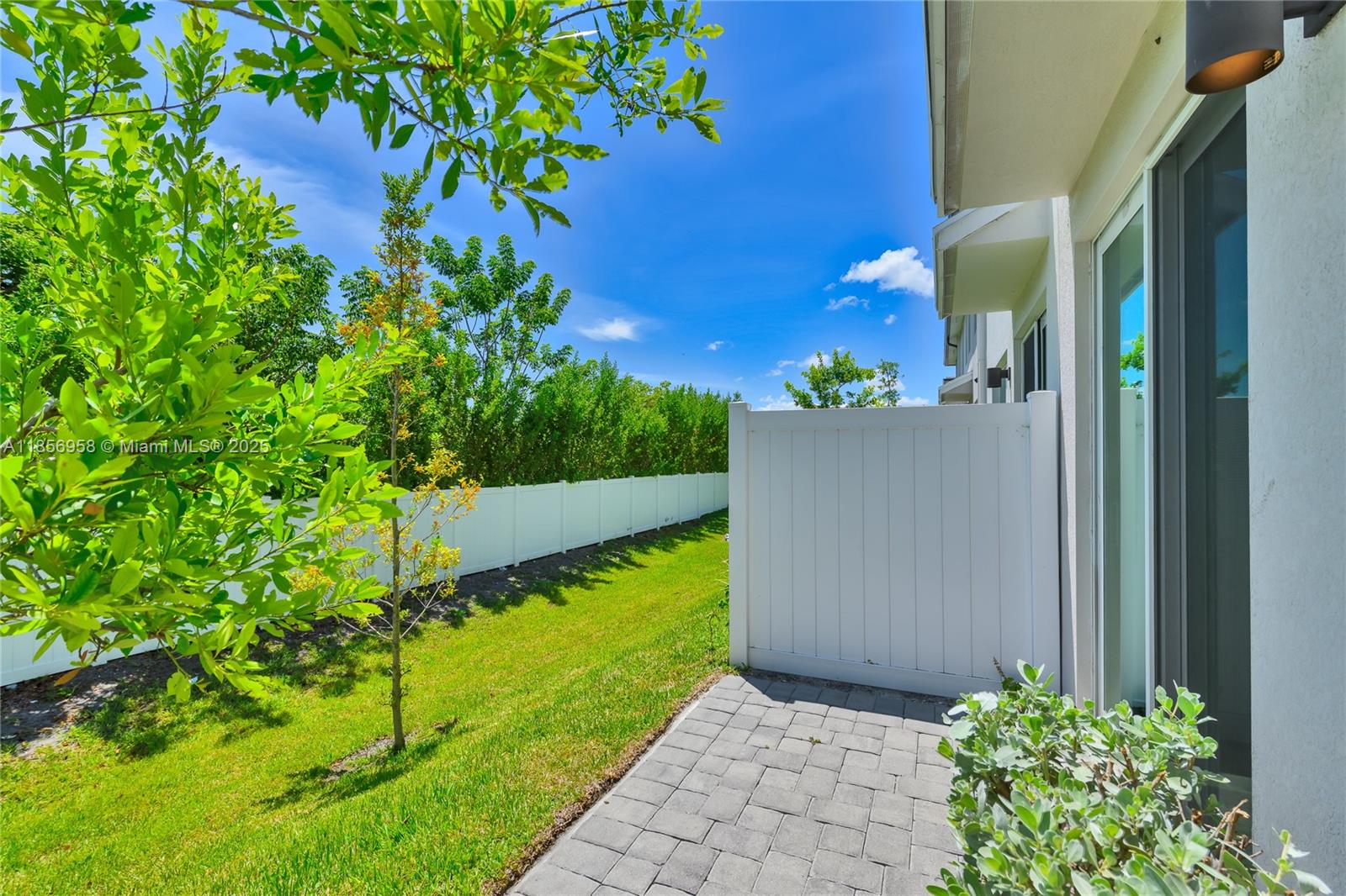 FONTANA TOWNHOMES - Residential