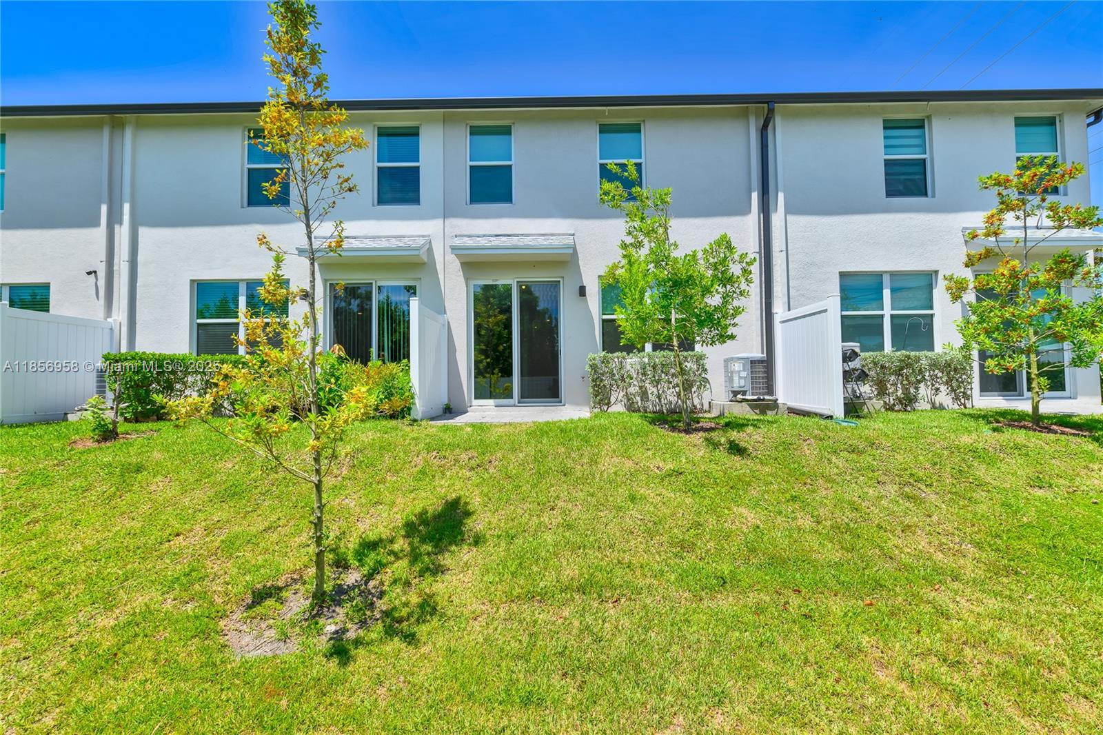 FONTANA TOWNHOMES - Residential