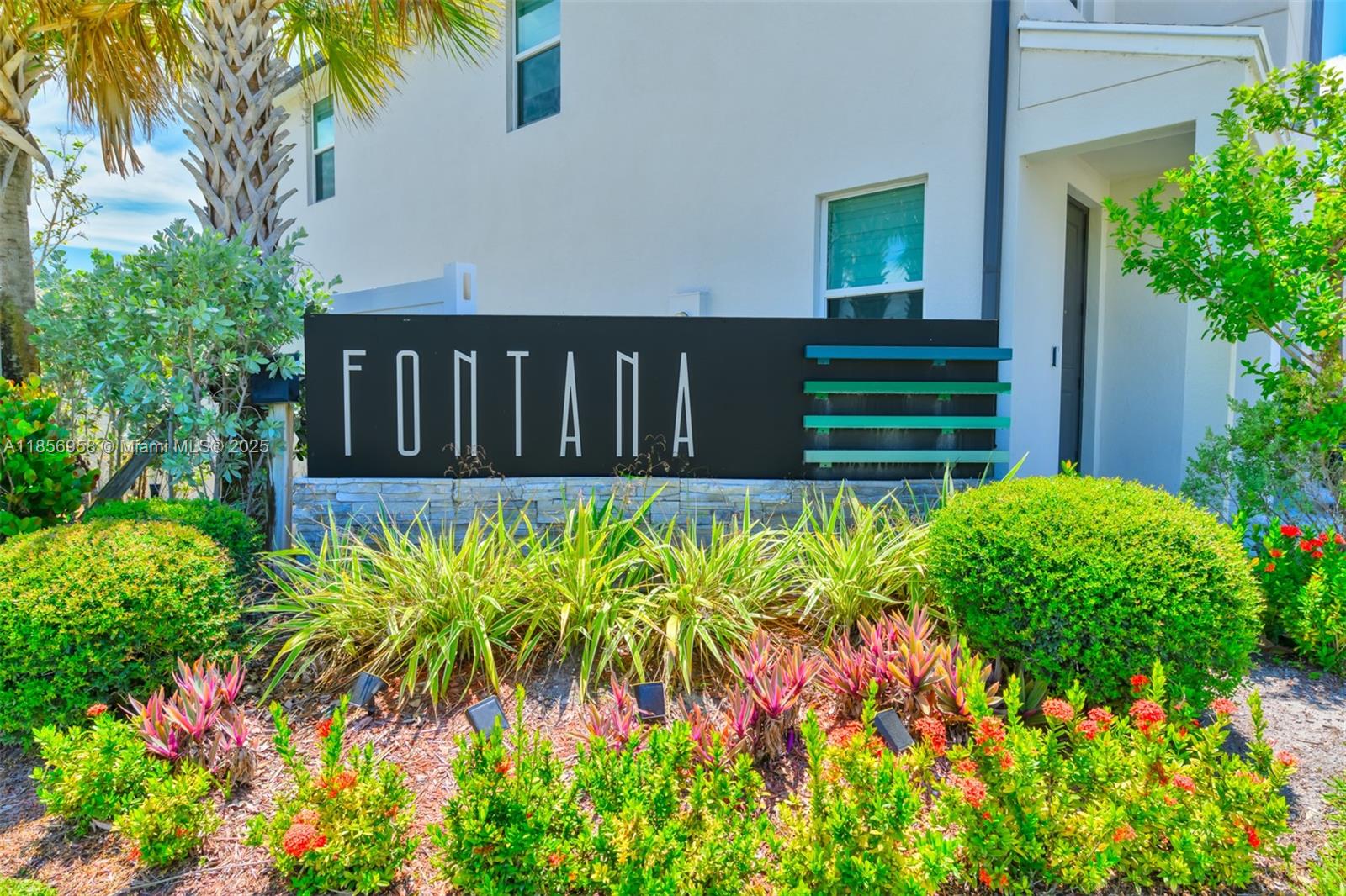 Townhouse is n excellent condition and move in ready. Bring your best offer. For see it, please Text Alberto with 24 hours before for appointment, send your license number and business card