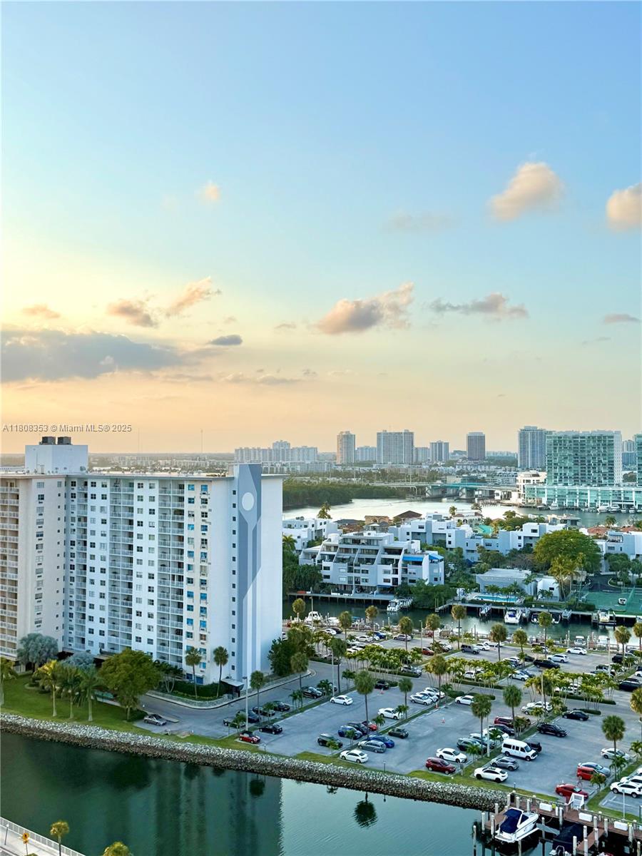 ARLEN HOUSE CONDO - Residential