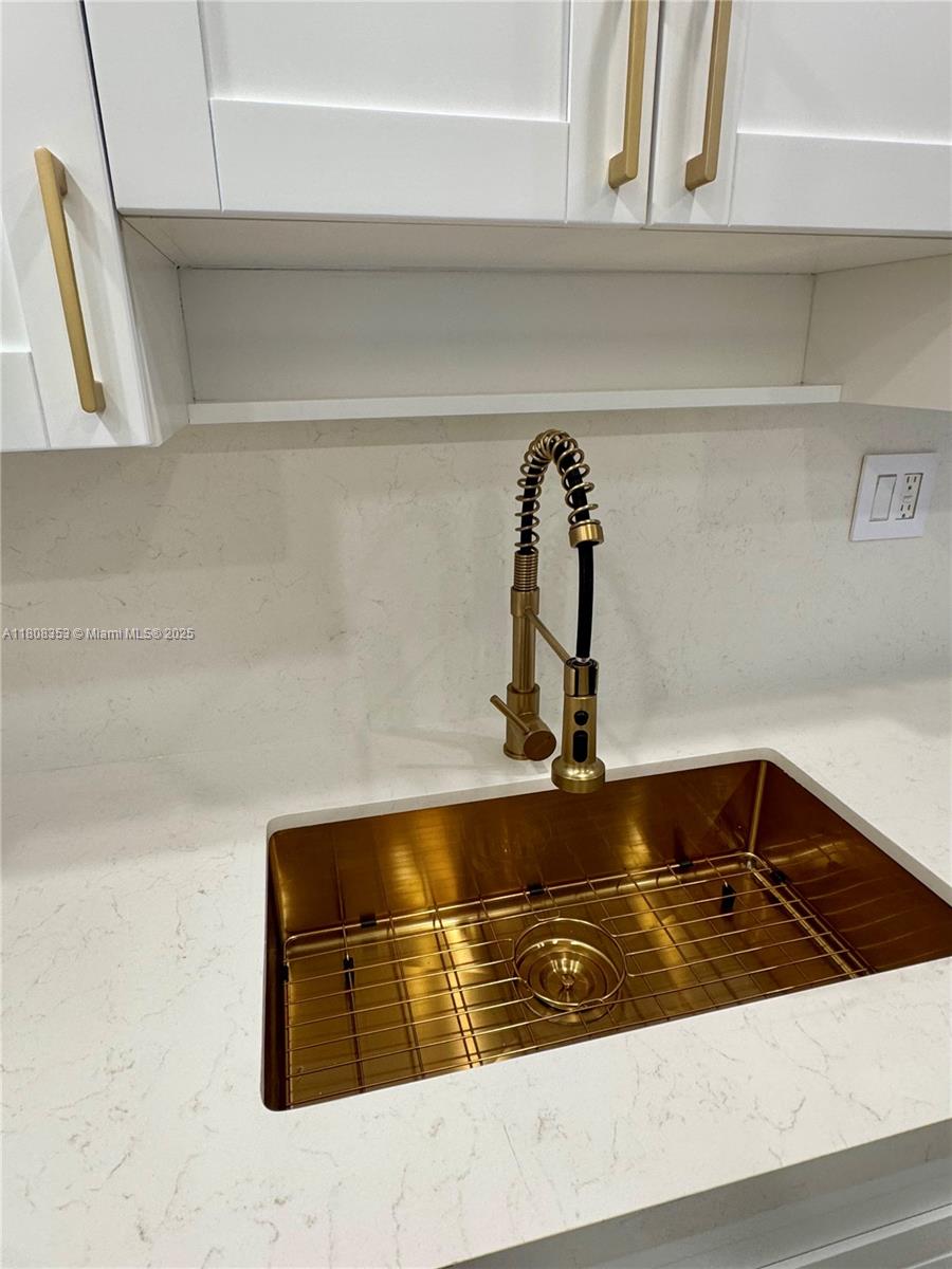 ARLEN HOUSE CONDO - Residential