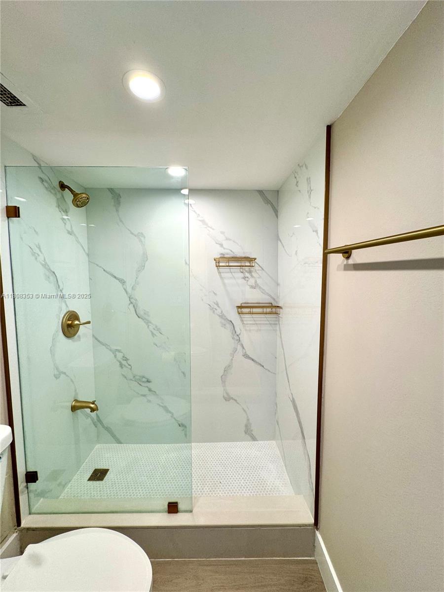 ARLEN HOUSE CONDO - Residential